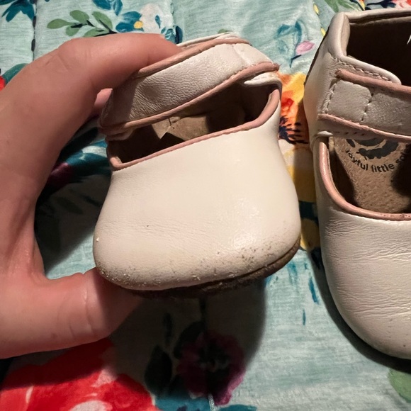 Livie & Luca shoes size 12-18 months - Picture 2 of 5